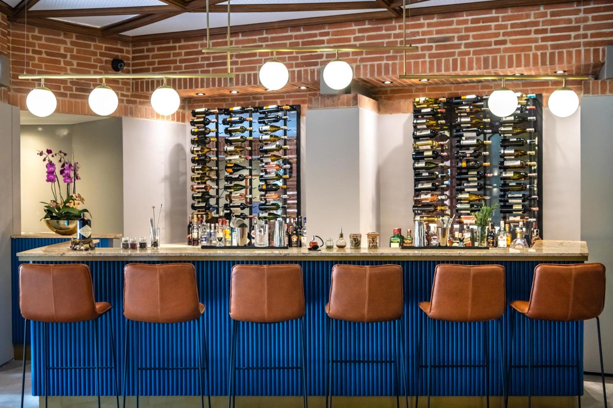 Hotel Estelar La Fontana Bogotá Exterior foto The bar at the 2019-opened restaurant